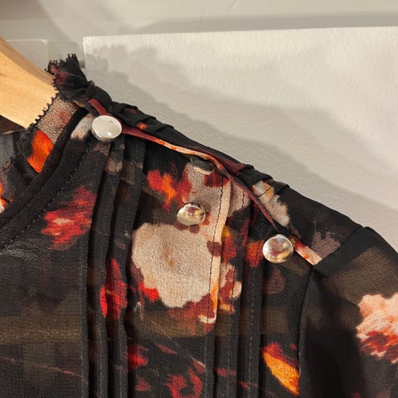 BNWT Aritzia Wilfred Lourdes Blouse in Black Flame/Scarlet - Picture 3 of 8